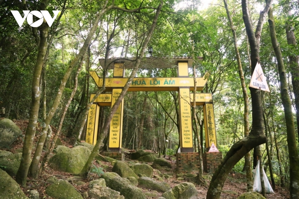 Chùa Lôi Âm Thượng - ngôi cổ tự trầm mặc giữa không gian xanh 7