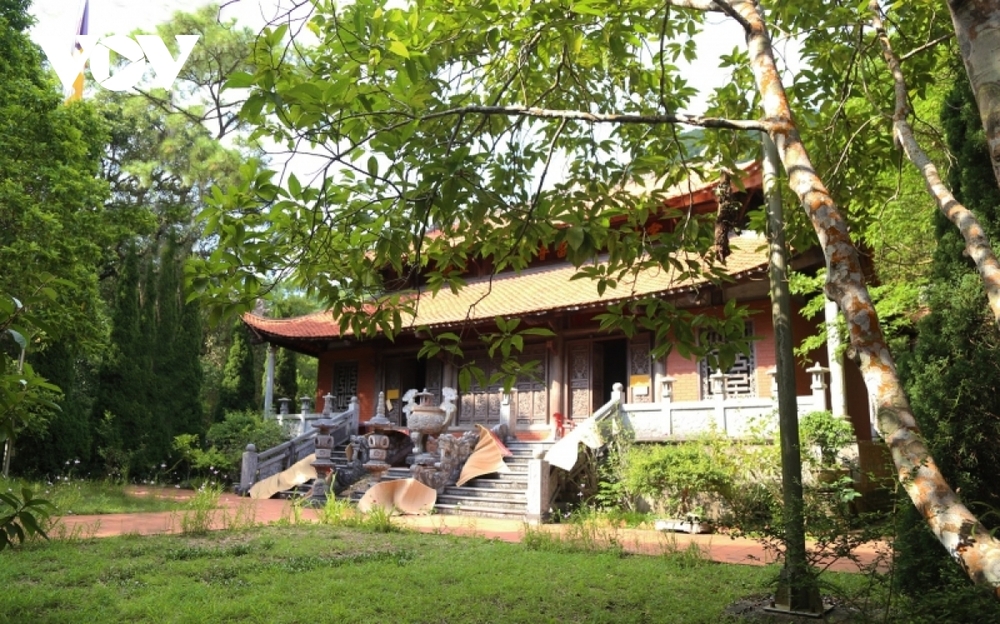 Chùa Lôi Âm Thượng - ngôi cổ tự trầm mặc giữa không gian xanh 8