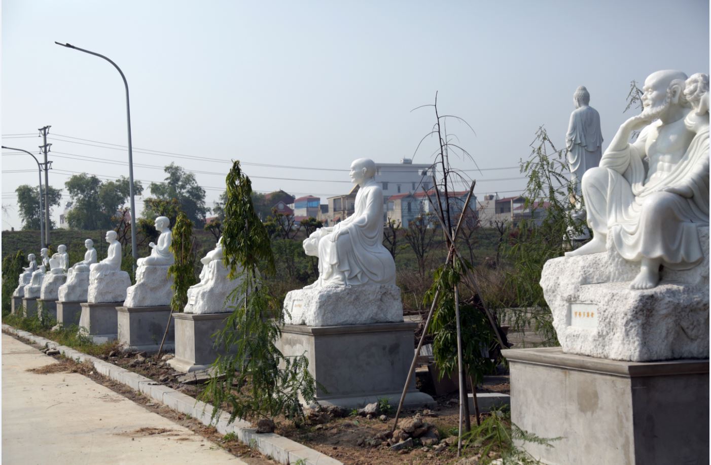 Tượng La Hán tại chùa Khánh Long