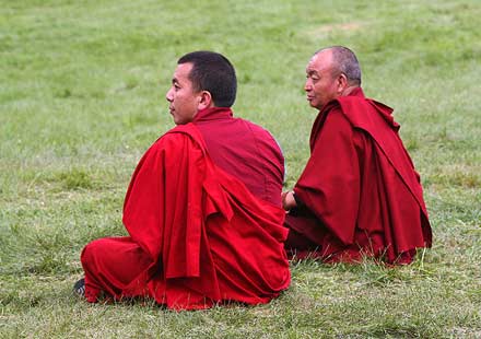 ao-ca-sa-2-1438 Tam giới duy tâm vạn pháp duy thức là thế nào? 5