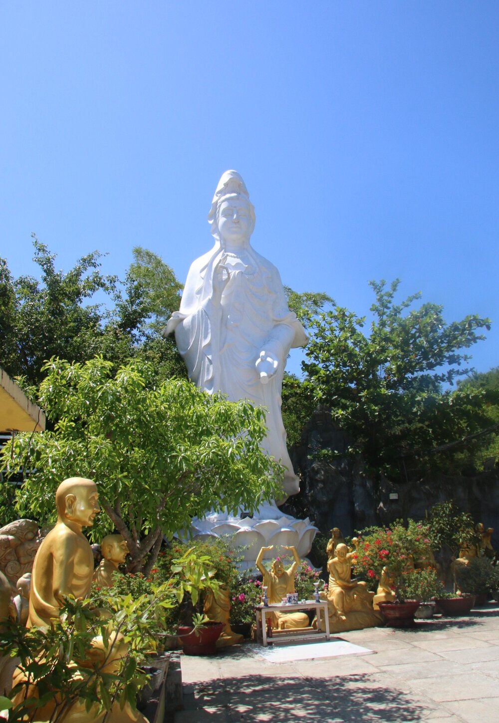 Chùa Linh Ứng trên đèo Rọ Tượng 15