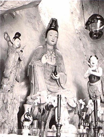 Biết trước ngày giờ, vị sư ngồi kiết già trong động tự tại vãng sanh 3