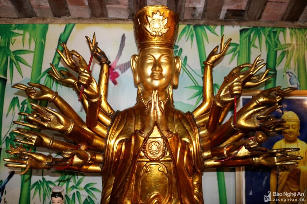 Tượng Phật Mẫu Chuẩn Đề tại chùa Gám, xã Xuân Thành, huyện Yên Thành