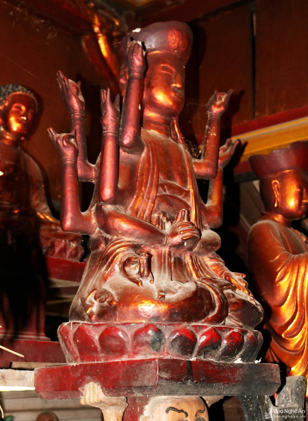 Tượng Phật Bà Quan Âm 12 tay ở chùa Bà Bụt, xã Lam Sơn, huyện Đô Lương