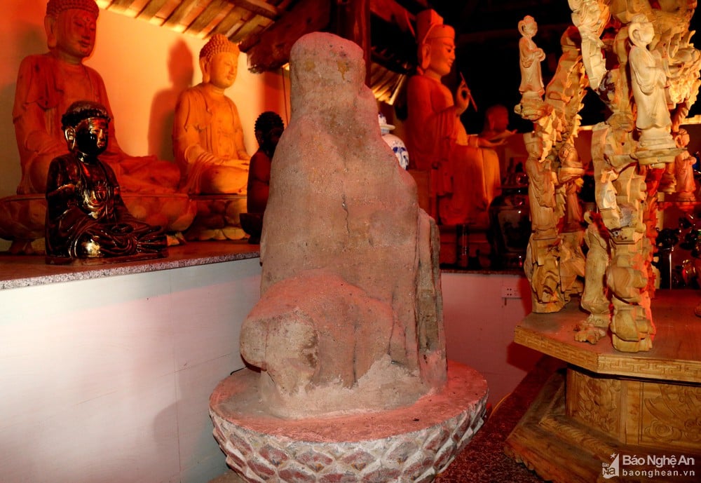 Tượng đá Quan Thế Âm tại chùa Phổ Nghiêm, xã Nghi Thiết, huyện Nghi Lộc