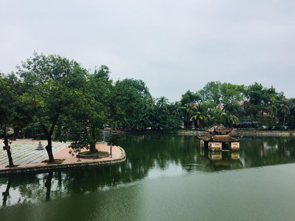 Khung cảnh thanh tịnh của chùa Thầy 6