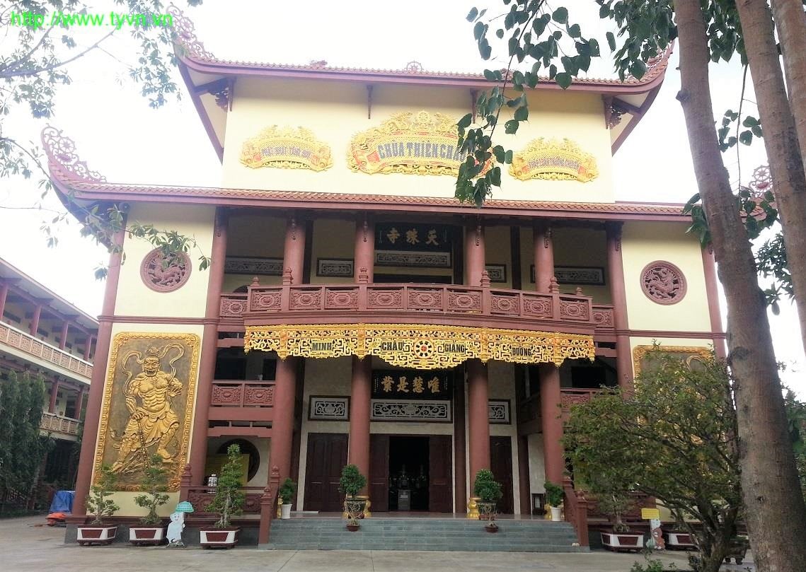 Chùa Thiên Châu cạnh dòng kênh Bảo Định  2