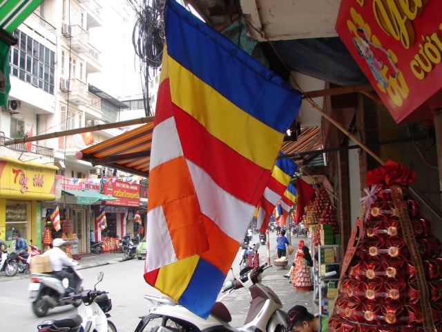 Treo cờ Phật giáo thế nào cho đúng? 4