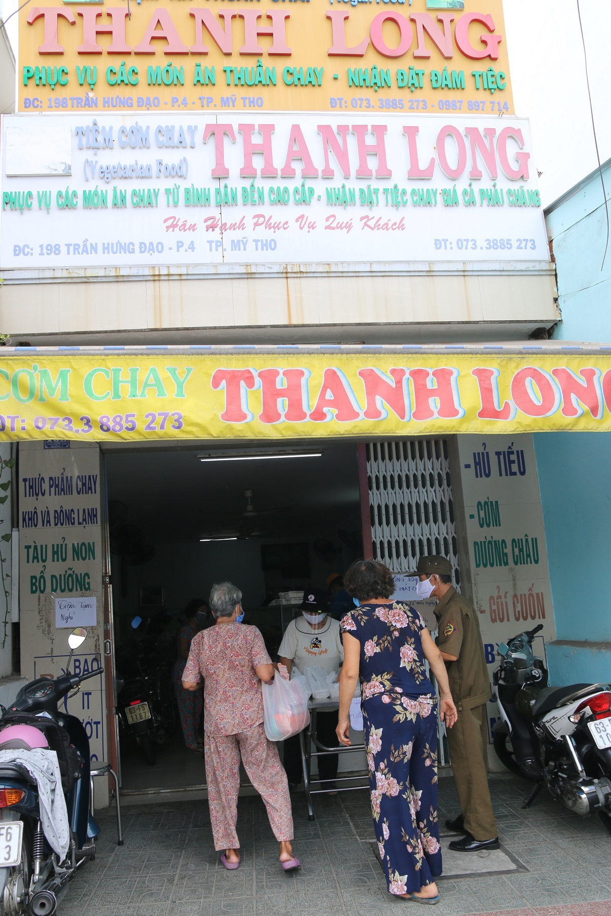 Ấm lòng phần cơm chay miễn phí tặng người nghèo mùa dịch 1