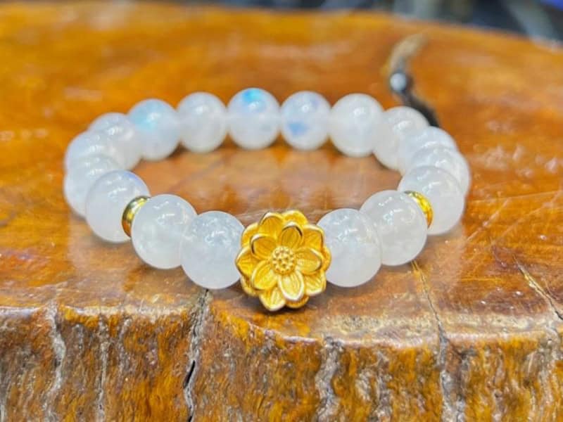 da phong thuy hop menh cho nu tan hoi nen lua chon loai nao