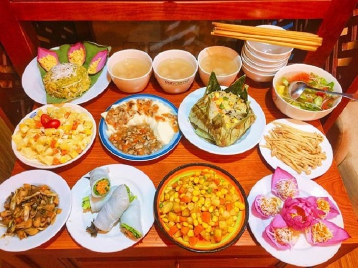 Sau 49 ngày, có cần để bàn vong và cúng cơm hàng ngày? 1