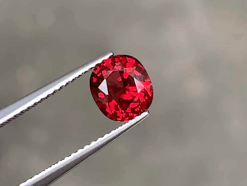 Garnet là loại đá quý rất hợp với nam Kỷ Mùi có thể giúp họ tăng năng lượng để cải thiện sức khỏe tốt hơn Garnet la loai da quy rat hop voi nam Ky Mui co the giup ho tang nang luong de cai thien suc khoe tot hon