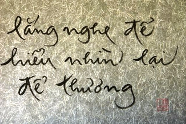 Hành lang tĩnh lặng, gợi lên sự thư thái và an lạc nội tâm.