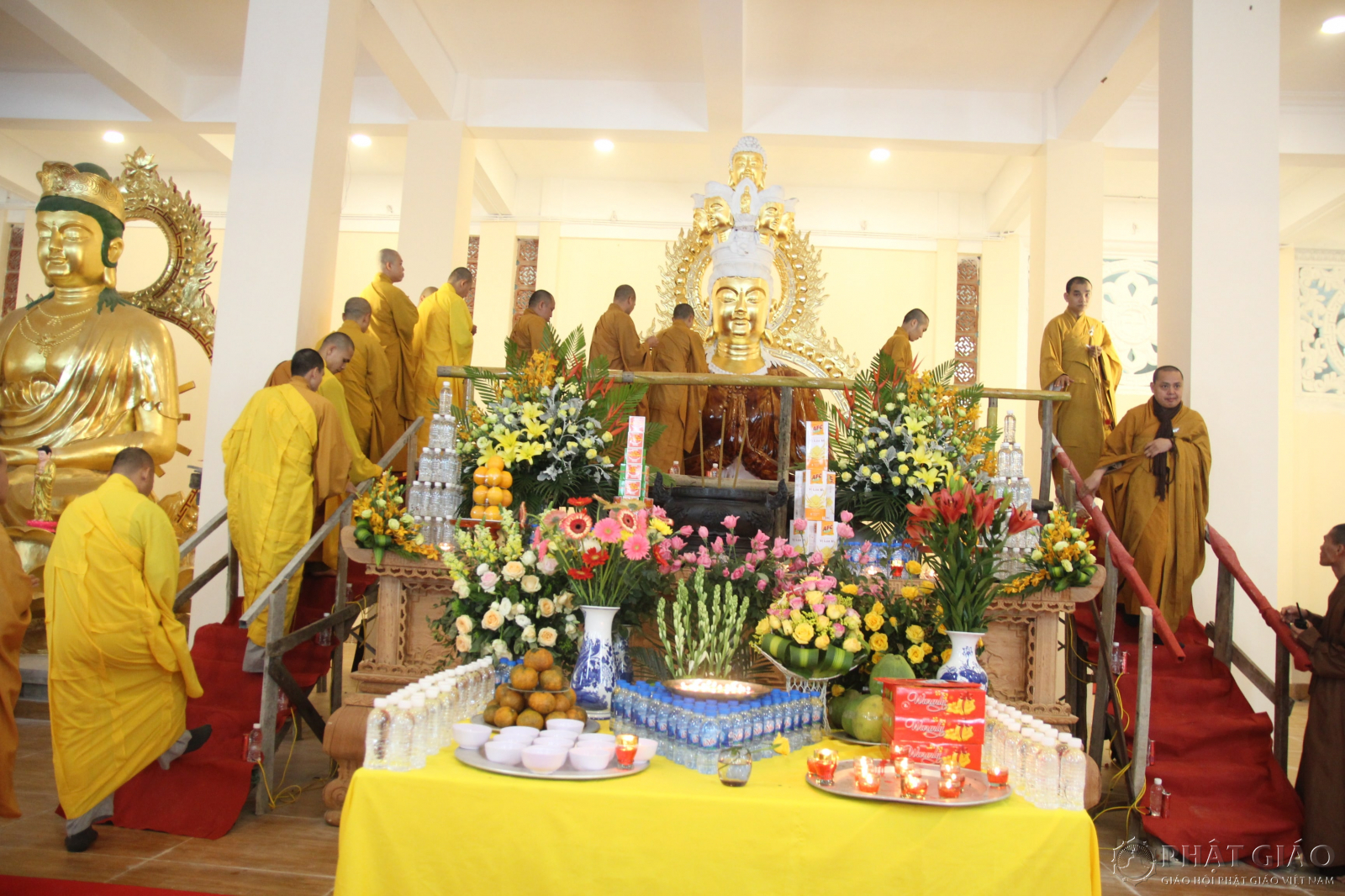 Hơn 2000 người về Tịnh Viện Vân Sơn nhân dịp ngày Khánh Đản Đức Quán Thế Âm Bồ Tát 10