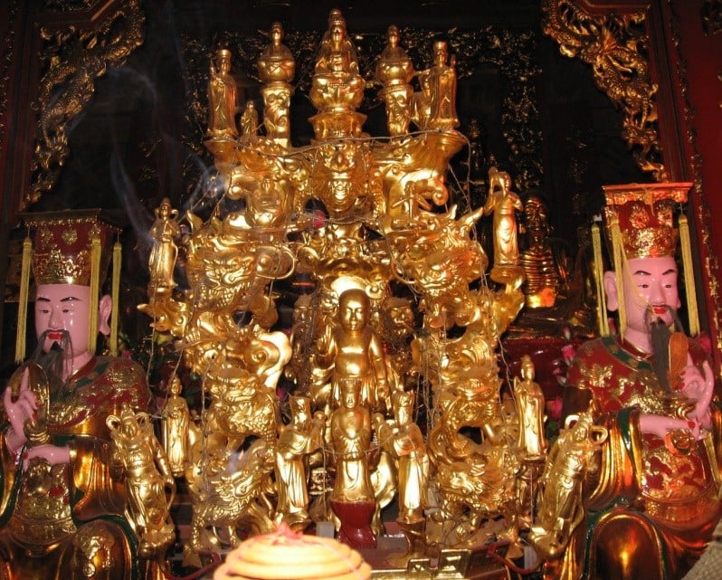 Ban Tam Bảo tại chùa thờ những ai? 8