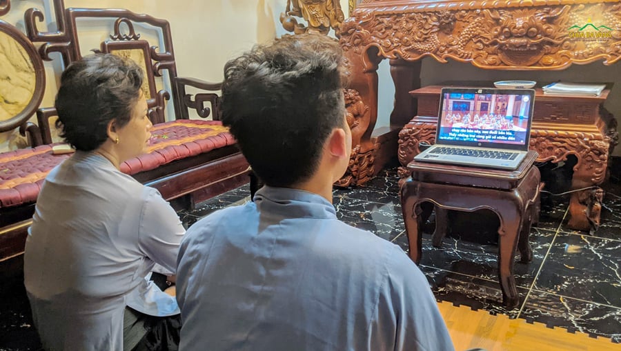 khuyen-cha-me-tu-theo-chinh-phap-2153-0913 Cách báo hiếu cha mẹ trọn vẹn nhất 4