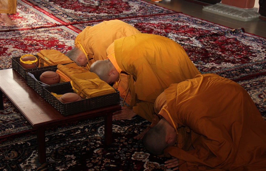 Cách tụng niệm và ý nghĩa của kinh Lương Hoàng Sám 3