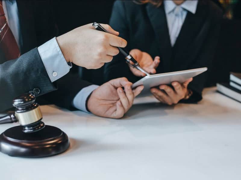 lam gi de tranh mat mat hoac vuong vao chuyen kien tung tai chinh