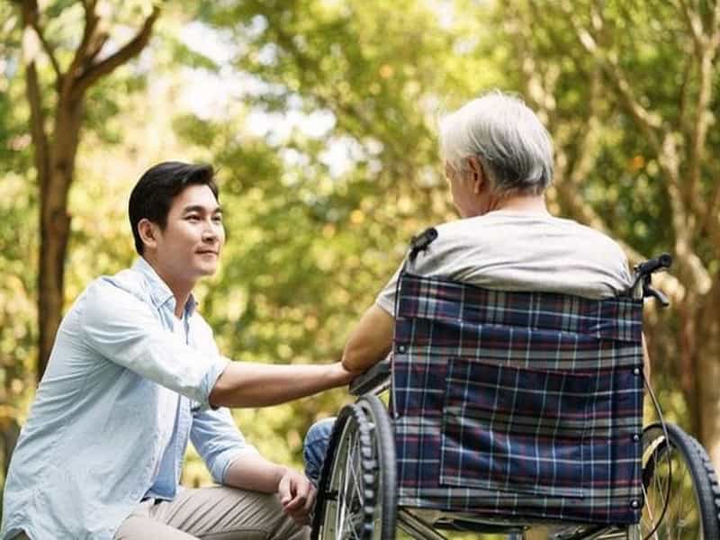 moi quan he voi cha me va nguoi than co dau hieu cang thang hay can khich le 1