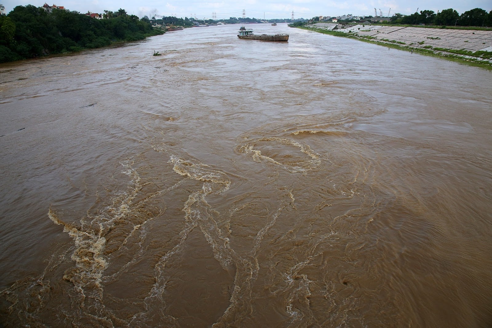 nam mo thay dong song con kenh chay xiet bao hieu diem tot hay