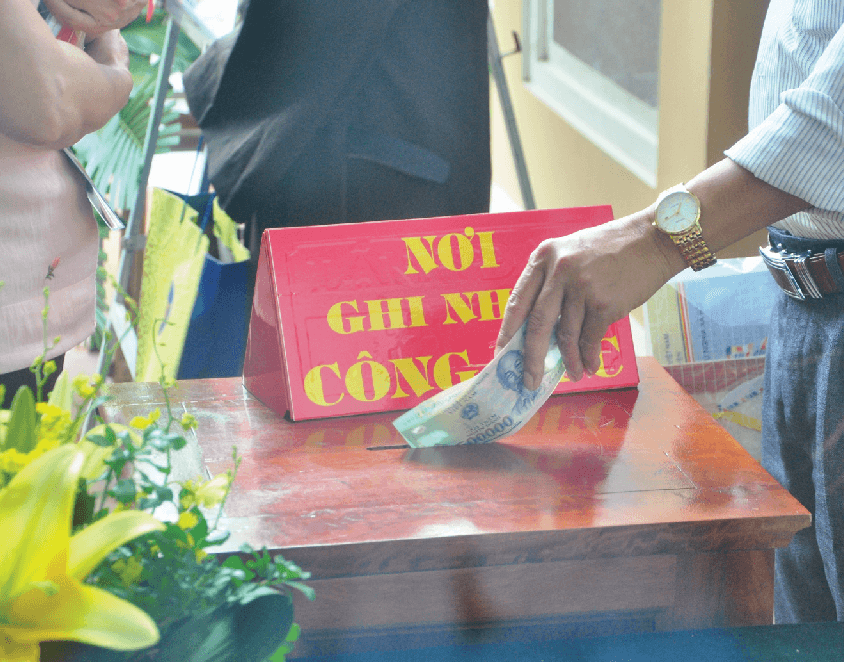 “Hòm công đức” ở chính trong tâm