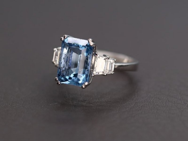 nu mau thin nen dung da phong thuy nao de thu hut van may