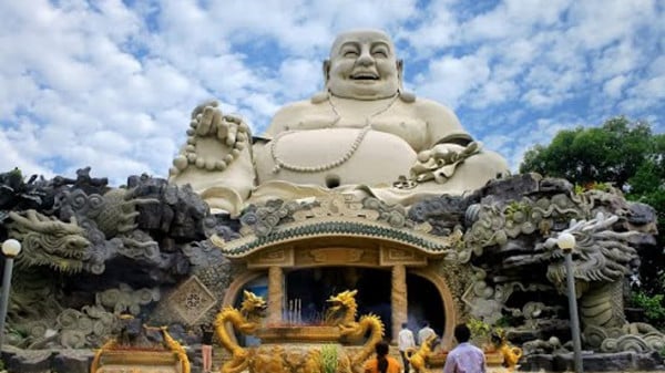 nui-cam-an-giang8-e1547615616390-1542 Ý nghĩa nụ cười trong hình tượng Bồ Tát Di Lặc 2