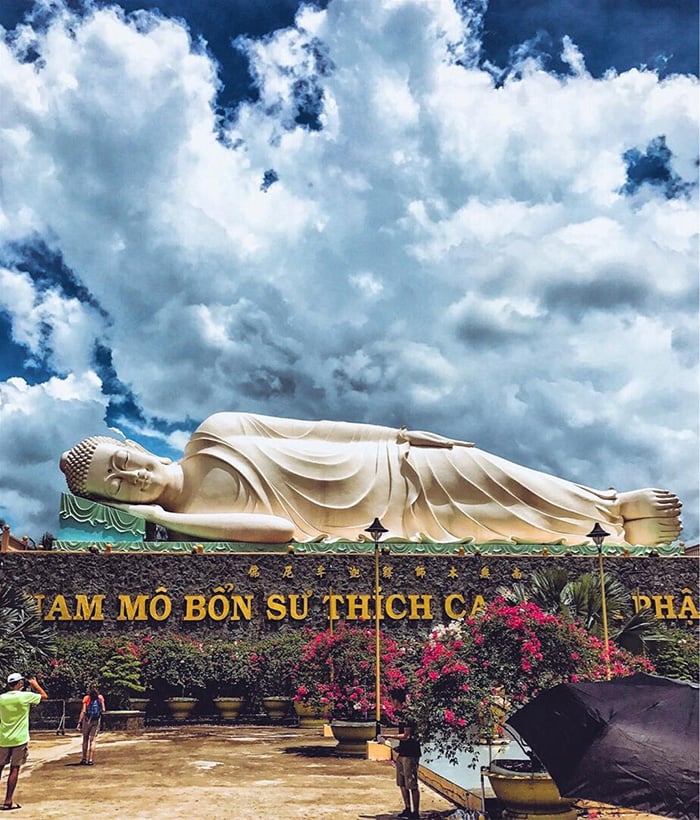 Tượng Phật nhập Niết Bàn tại chùa Vĩnh Tràng