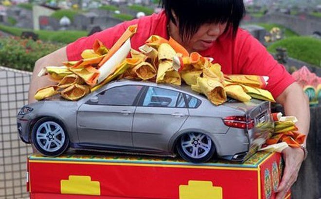 Cư sĩ tại gia với việc đốt vàng mã 3