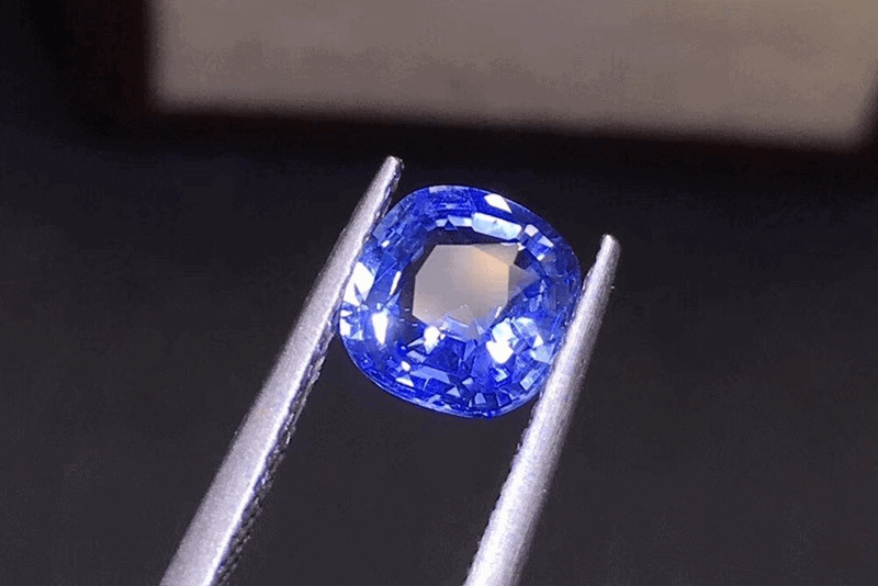 Sapphire xanh là loại đá mang năng lượng Thủy có thể giúp nữ Giáp Thân cải thiện sức khỏe bản thân tốt hơn Sapphire xanh la loai da mang nang luong Thuy co the giup nu Giap Than cai thien suc khoe ban than tot hon