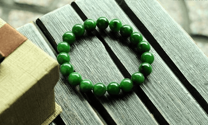 Sử dụng đá Ngọc Bích là cách tốt nhất để nữ Nhâm Tý kích hoạt tài lộc và hóa giải tiêu cực từ hạn Toán Tận