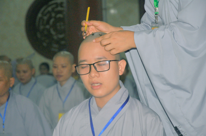 Nguồn gốc và ý nghĩa của lễ tấn hương trong Phật giáo 2