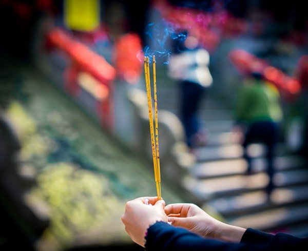 thap nen nhang thom am ap la ky 1 0825 1