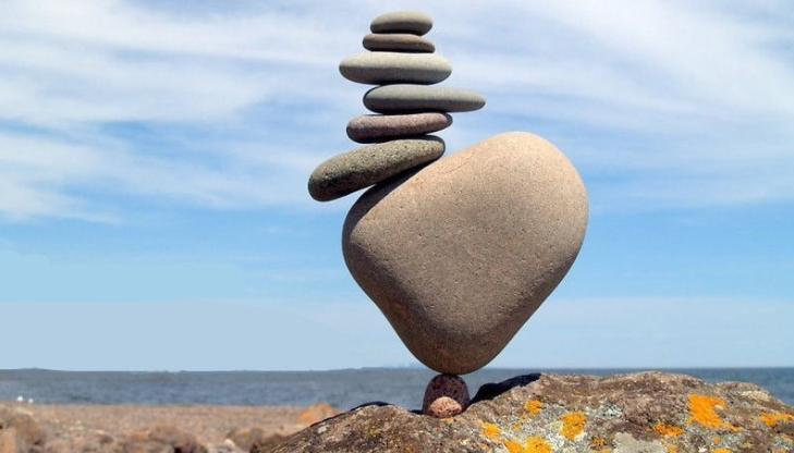 Thiền định mang lại sự bình an nội tại.