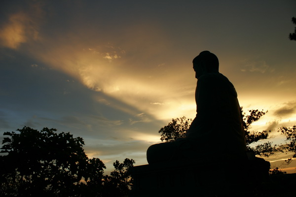 Không chỉ nổi tiếng vì đã chữa bệnh cho vua, Thiền sư Minh Không còn là người có công xây dựng rất nhiều ngôi chùa trên nước Đại Việt.