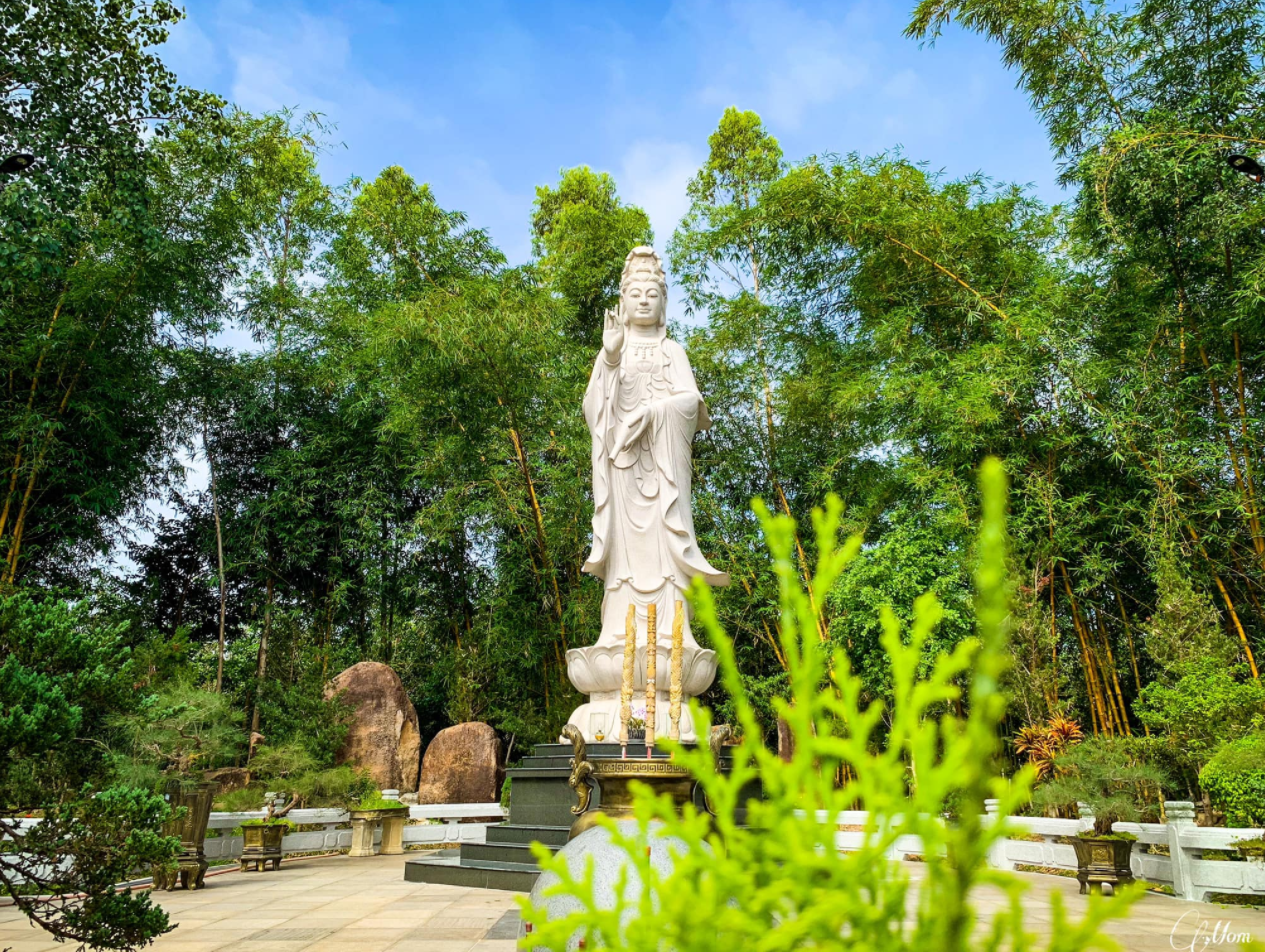 Khung cảnh thanh tịnh tại Thiền viện Trúc Lâm Thanh Nguyên 10