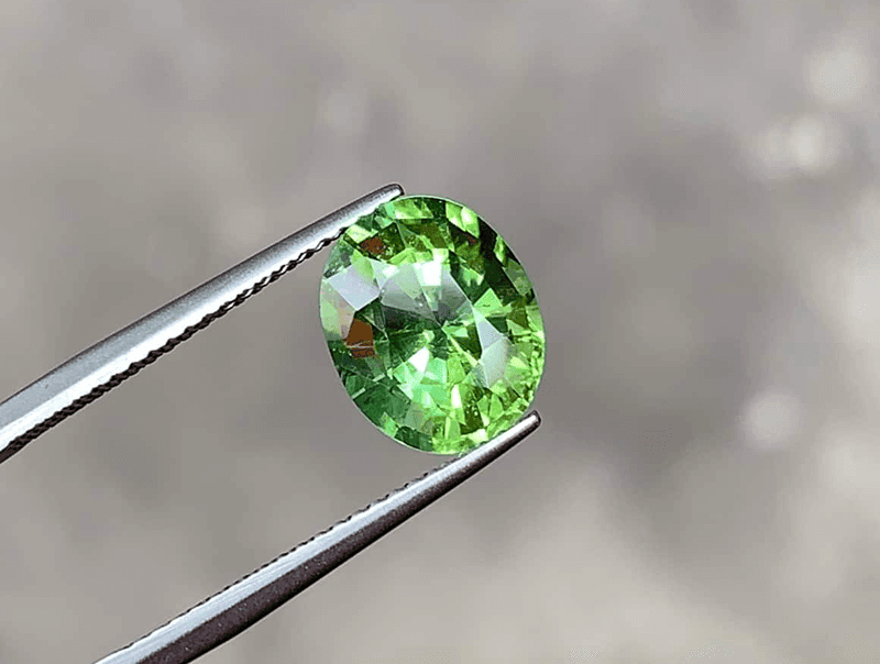 Tourmaline xanh lục là loại đá quý có thể hỗ trợ nam Quý Mùi hóa giải tiêu cực từ hạn Thiên La rất hiệu quả Tourmaline xanh lục là loại đá quý có thể hỗ trợ nam Quý Mùi hóa giải tiêu cực từ hạn Thiên La rất hiệu quả