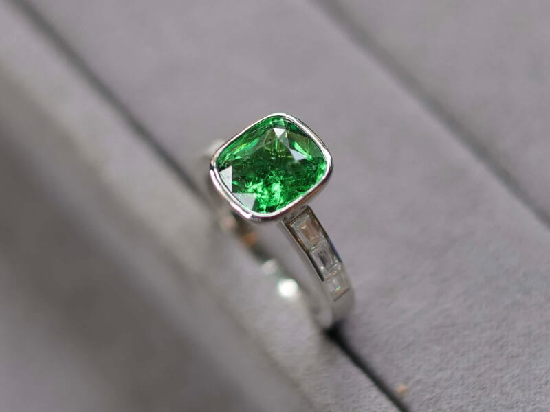 nhan garnet xanh luc 2,98ct – irgn 2502298 phu hop cho nguoi ky mao