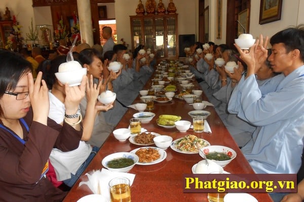 Tu bát quan trai nghĩa là gì? Thời khóa tu tập ở các chùa một ngày như thế nào? 4