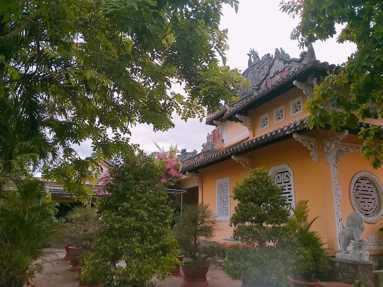 Vẻ đẹp an lạc của chùa Thọ Quang bên dòng sông Cẩm Lệ thơ mộng 3