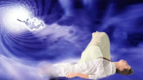 Khi gia đình có người thân qua đời, thân quyến thường đau khổ, buồn bã, có người vì quá tiếc thương mà nguyện quyên sinh theo người thân đã mất.