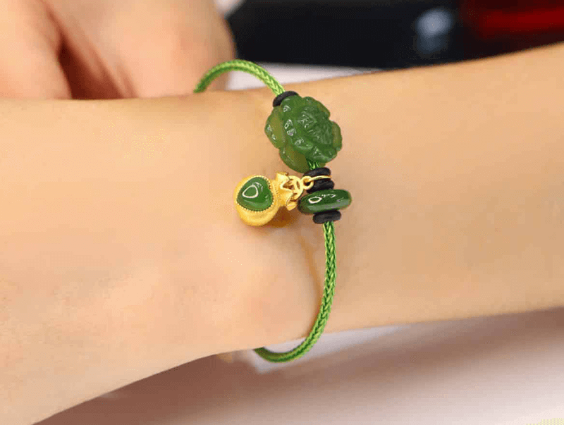 Vong tay Ngoc Bich mang nang luong Moc nen su dung nguoi sinh nam 1973 se duoc tang cuong van khi