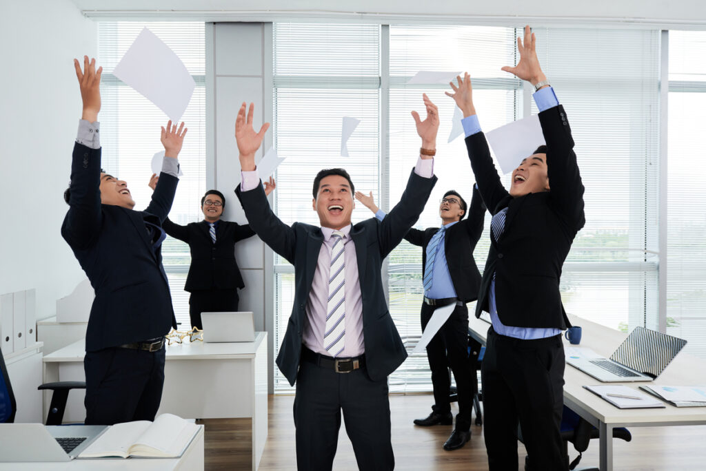 xem van han tuoi 1975 nam 2025 cho nam nu mang chuan nhat 1