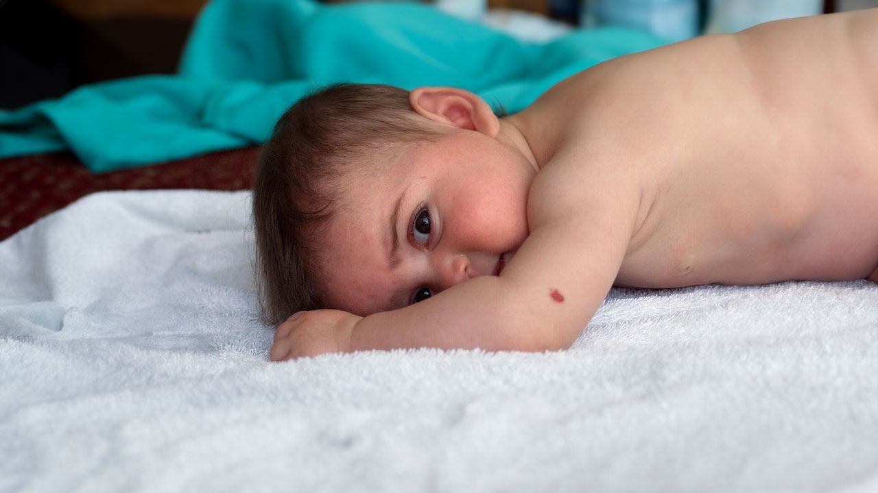 y nghia vet bot mau do va giai ma van menh an chua trong dau an dac biet 7