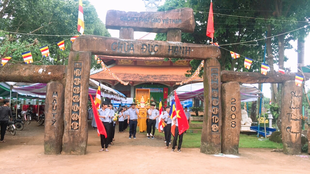 Cổng Tam Quan Chùa Đức Hạnh