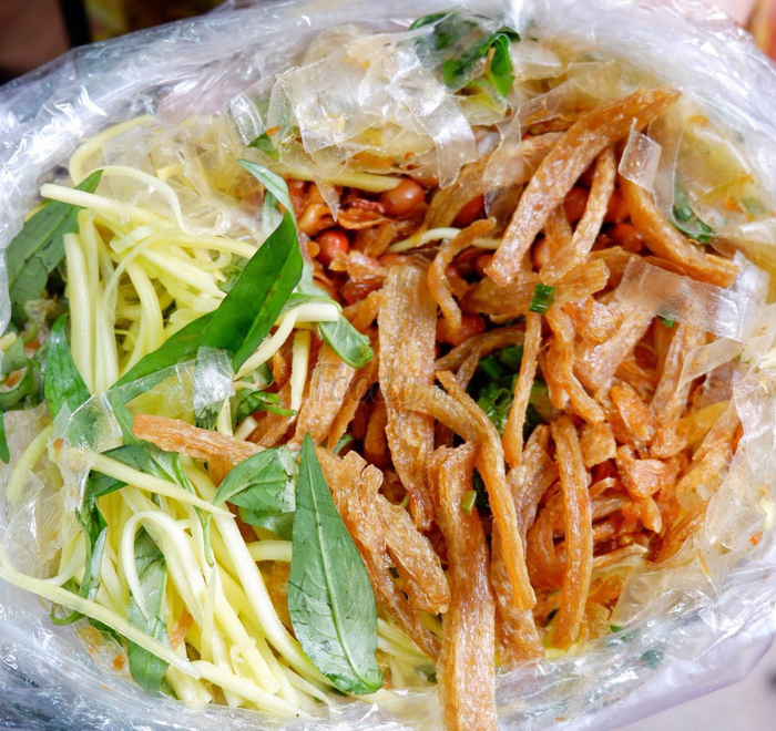 Nguyên liệu tươi ngon của bánh tráng trộn