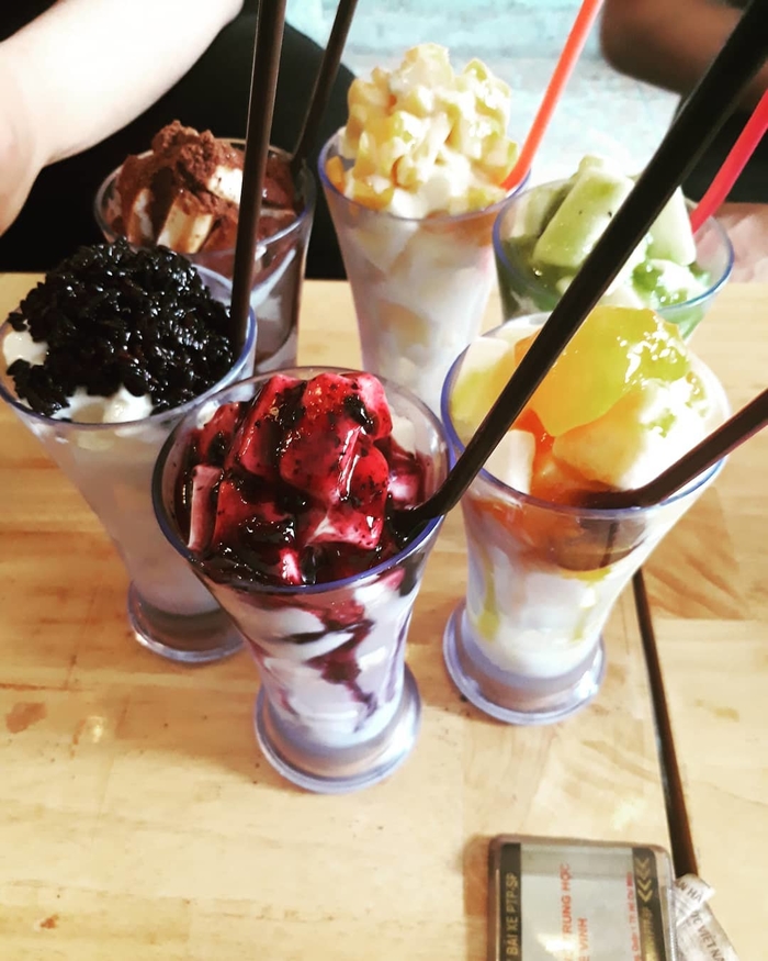 Sữa chua dẻo với topping hấp dẫn