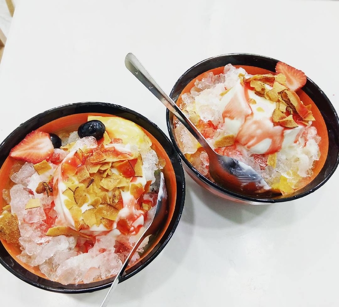 Tô trái cây tươi mát đầy màu sắc